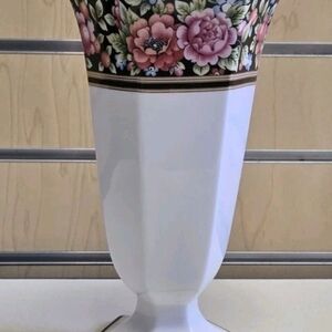 Wedgwood Bone China Clio Vase Hexagonal 8" Tall 4" Wide - Made In England 1992